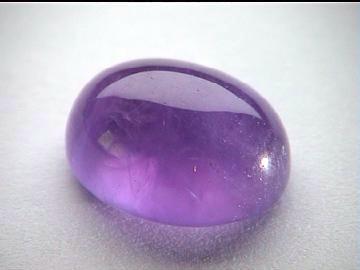 Ametista viola dell’Uruguay in cabochon ovale