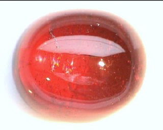 Rubellite rouge du Brésil, cabochon ovale