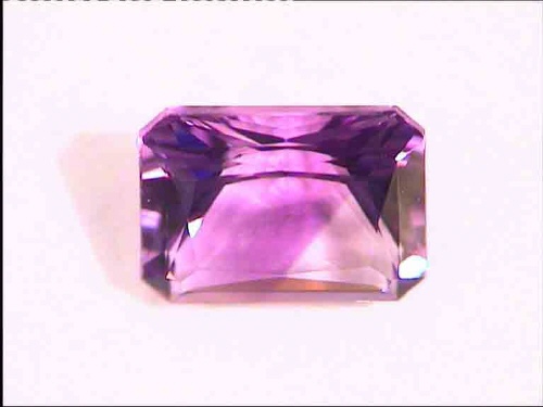 Ametista viola ottagonale del Brasile