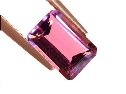 Ametista viola ottagonale dal Brasile