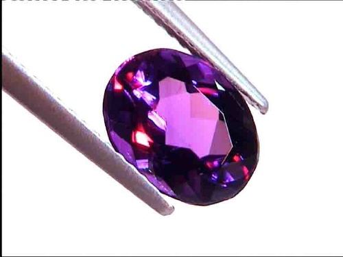 Ametista ovale viola scuro dal Brasile