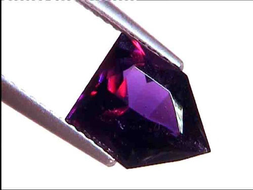Ametista viola scuro in forma fancy dal Brasile