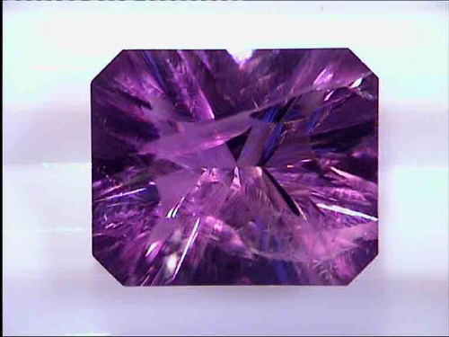 Améthyste violette du Pakistan – taille octogonale concave