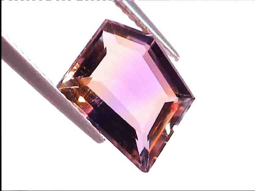 Ametrino rosa dorado de Brasil en forma fantasía