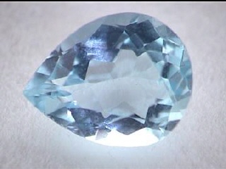 Acquamarina blu della Tanzania a goccia