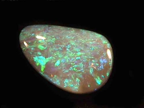 Blaugrüner Schwarzer Opal aus Lightning Ridge in freier Form