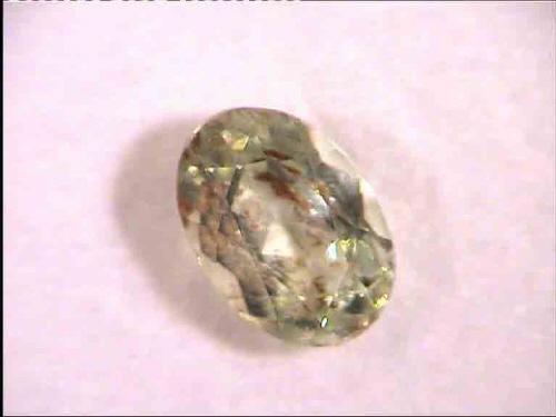 Béryl ovale vert clair/jaune du Brésil