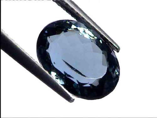 Béryl ovale bleu-gris du Brésil