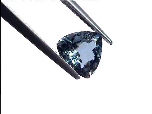 Berilo azul grisáceo en talla trilliant de Brasil