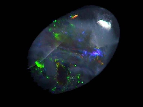 Grün-gelber ovaler Schwarzer Opal aus Lightning Ridge