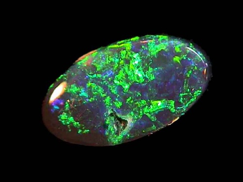 Opale nero verde di Lightning Ridge in forma ovale