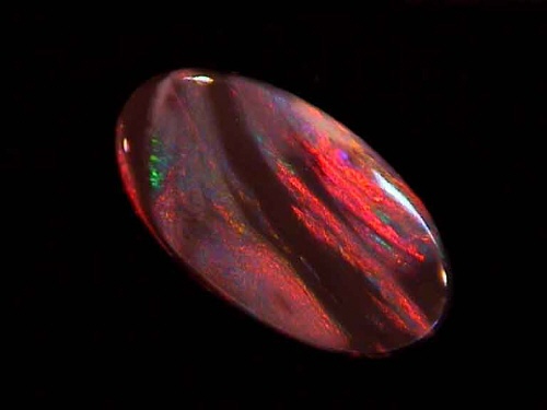 Opale nero rosso ovale di Lightning Ridge