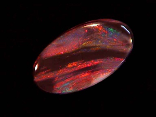 Opale nero rosso ovale di Lightning Ridge