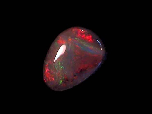Schwarzer Opal aus Lightning Ridge in Rot und Grün – Freiform