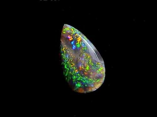 Schwarzer Opal aus Lightning Ridge – birnenförmig, grün-mehrfarbig