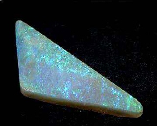 Opale di cristallo australiano blu-verde di Coober Pedy, forma libera