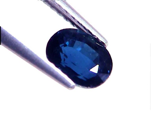 Ovaler blauer Saphir in Mitternachtsblau aus Thailand