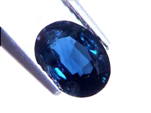 Ovaler blauer Saphir in Mitternachtsblau aus Thailand