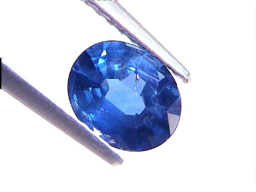 Ovaler Saphir in Kornblumenblau aus Thailand