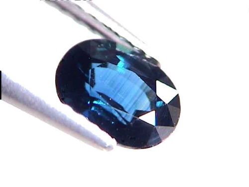 Saphir bleu ovale de Thaïlande