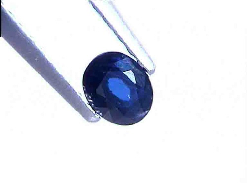 Ovaler Saphir in Mitternachtsblau aus Thailand