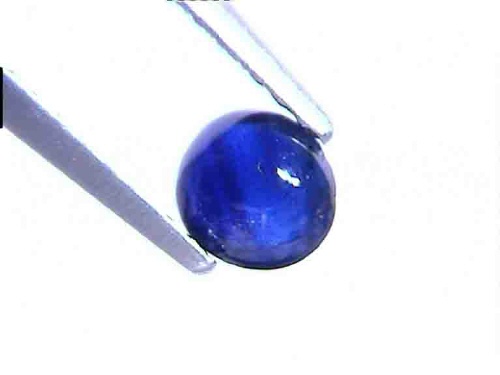 Mitternachtsblauer Saphir-Cabochon im Fancy Cut