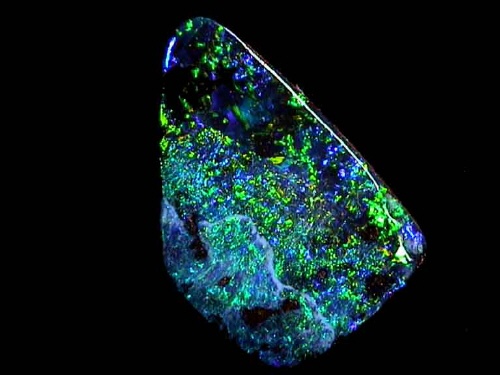 Opale Boulder verde-blu del Queensland in forma libera
