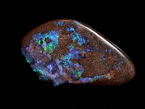 Grünblauer Boulder-Opal aus Queensland in Freiform