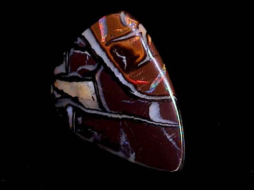 Mehrfarbiger Boulder-Opal mit roten Farbtönen aus Queensland