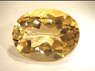 Citrino ovale giallo dorato dal Brasile