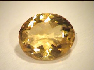 Citrino giallo ovale dall'Africa