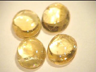 Citrino giallo dall’Africa in cabochon ovale