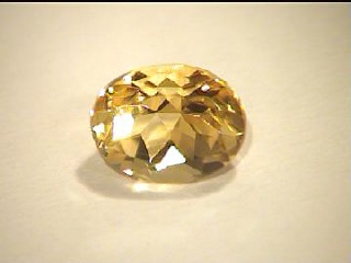 Citrino giallo ovale dall'Africa