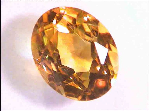 Citrino giallo dorato del Brasile con taglio ovale