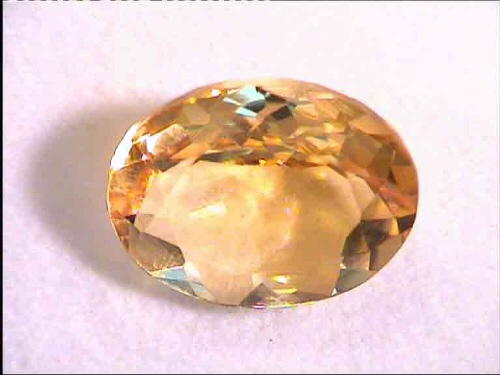 Citrino ovale giallo dorato del Brasile
