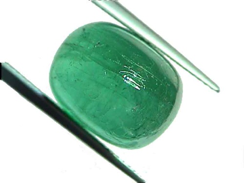 Tiefgrüner Smaragd aus Brasilien als Kissen-Cabochon