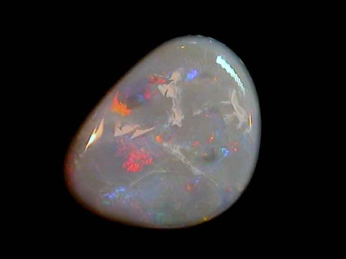 Mehrfarbiger grauer Opal aus Lightning Ridge in Freiform
