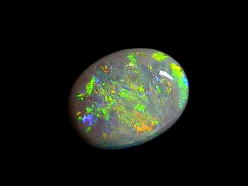 Ópalo seminegro multicolor de Lightning Ridge, forma oval