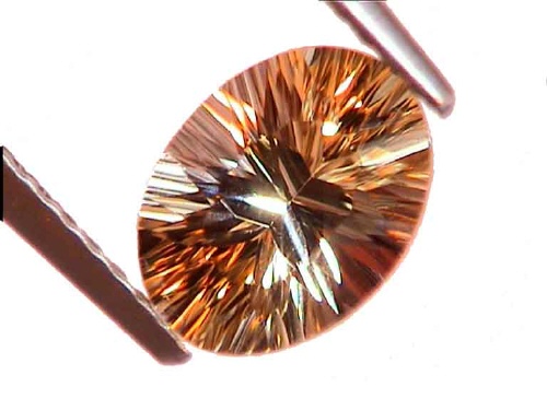 Topacio imperial dorado claro, talla oval cóncava