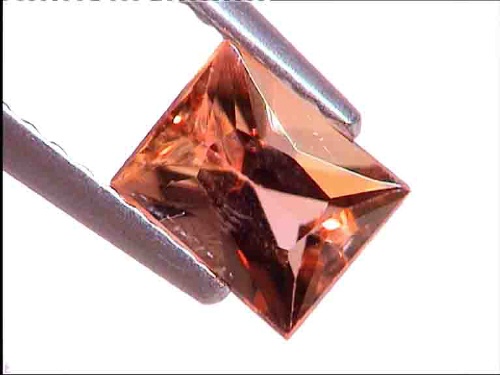 Topacio imperial color jerez en talla baguette de Ouro Preto