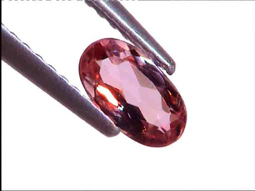 Topacio imperial ovalado en color Sherry Red de Ouro Preto