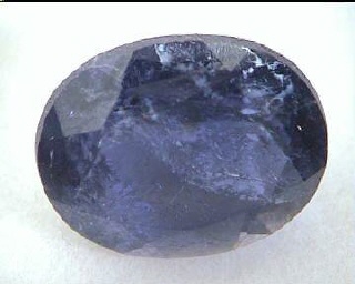 Ovaler Iolith aus Afrika mit graublauem Farbwechsel