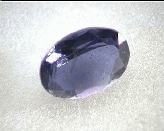 Graublauer Iolith mit Farbwechsel, oval