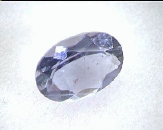 Iolith aus Afrika, oval, mit graublauem Farbwechsel