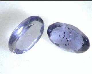 Afrikanischer Iolith mit grau-blauem Farbwechsel, oval