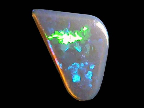 Schwarzer Jelly-Kristallopal in Grünblau – Freiform aus Lightning Ridge