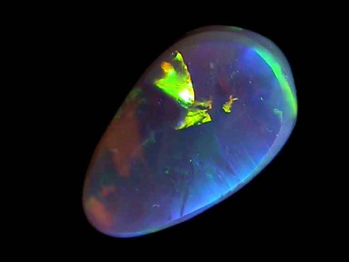 Schwarzer Jelly-Kristallopal in Grün, Blau und Gelb – Freiform