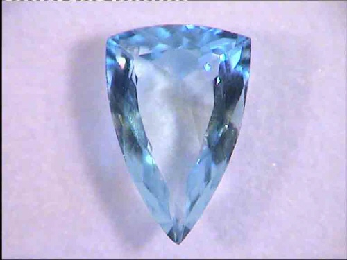 Aguamarina azul claro triangular de Brasil