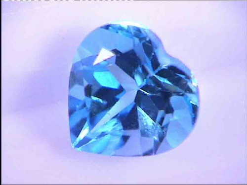 Topacio azul Swiss Blue en forma de corazón de Brasil