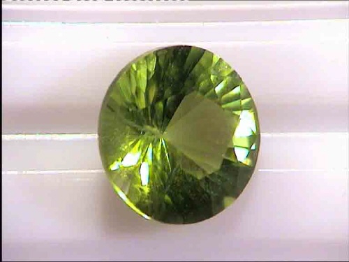 Peridoto redondo verde manzana de Pakistán